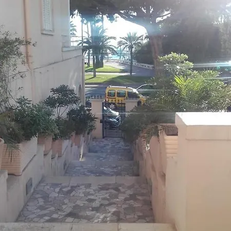 Flat With Terrace On The Croisette